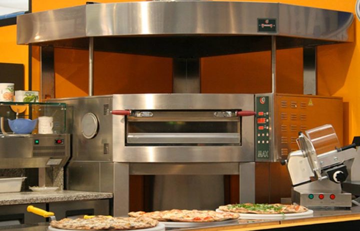  attrezzatura-professionale-per-pizzeria 